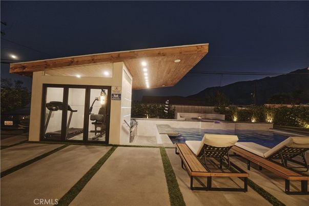 Exterior, Pool