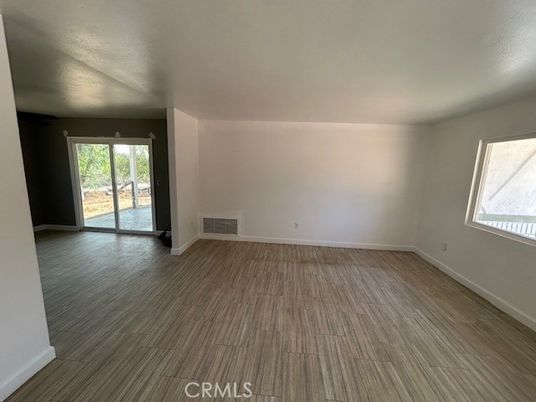 Empty room, Interior