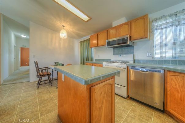 Dining room, Interior, Kitchen, Recessed Lighting, Tile Countertops