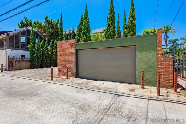 Detached Garage, Exterior