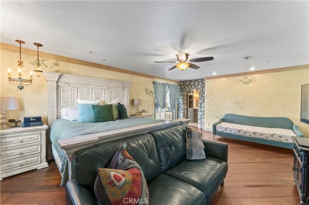 Bedroom, Interior, Pendant Lights, Recessed Lighting, Wood Texture Flooring
