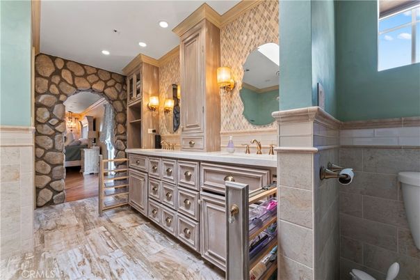 Bathroom, Interior, Recessed Lighting, Wood Texture Flooring