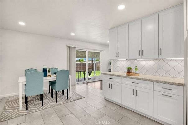 Dining room, Interior, Kitchen, Recessed Lighting