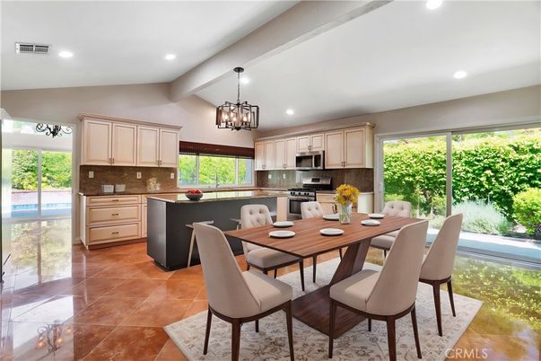 Chandelier, Dining room, Interior, Kitchen, Pendant Lights, Recessed Lighting, Stainless Steel Appliances