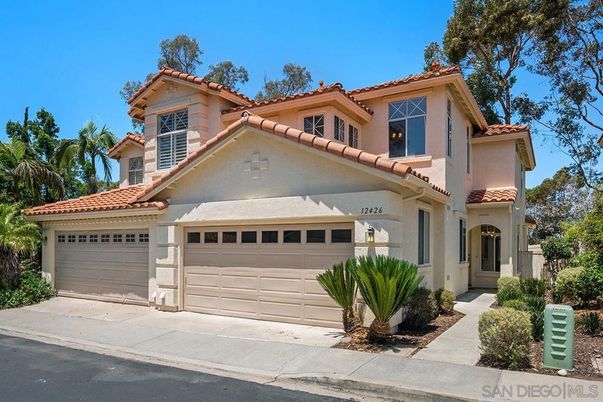 Attached, Exterior, Facade, Mediterranean
