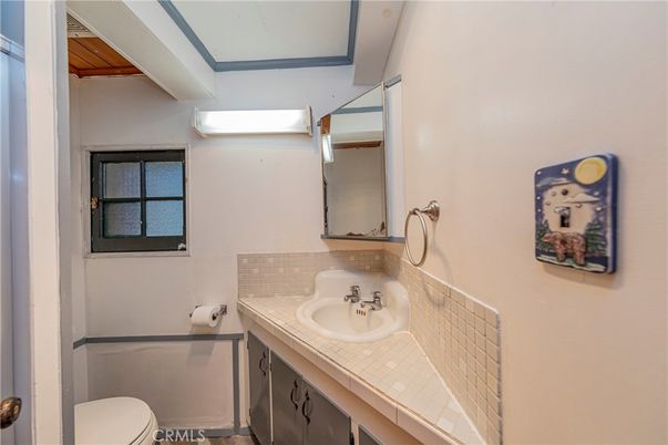 Bathroom, Interior, Tile Countertops