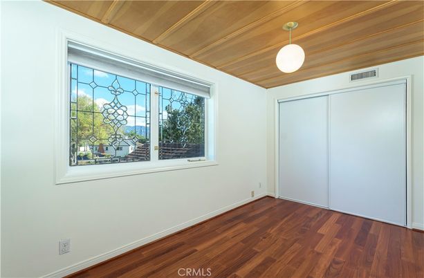 Empty room, Interior, Pendant Lights, Wooden Ceilings, Wood Texture Flooring