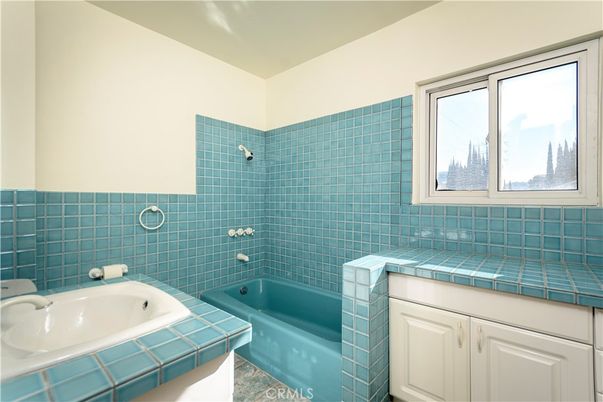 Bathroom, Interior, Tile Countertops