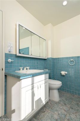 Bathroom, Interior, Recessed Lighting, Tile Countertops