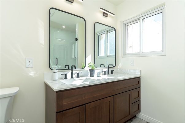 Bathroom, Dual Sink Vanities, Interior, Recessed Lighting