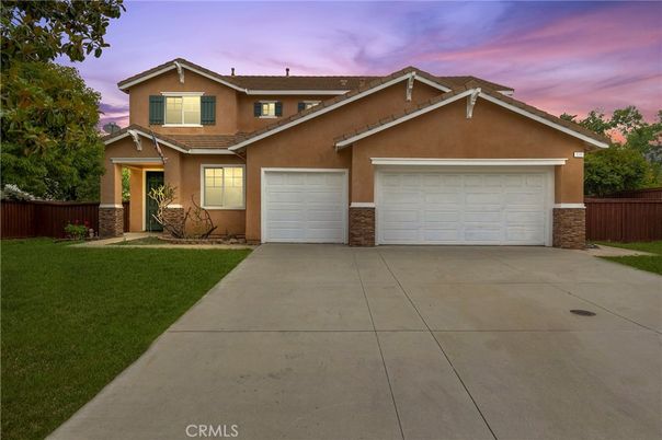 Attached, Exterior, Facade, American Craftsman