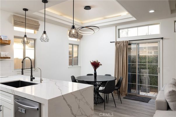 Dining room, Interior, Kitchen, Pendant Lights, Recessed Lighting, Wood Texture Flooring