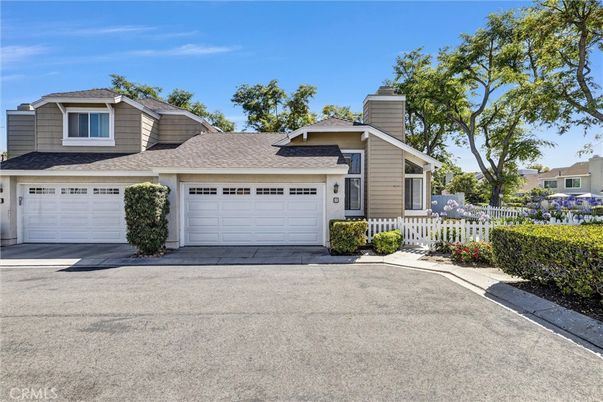 Attached, Exterior, Facade, American Craftsman