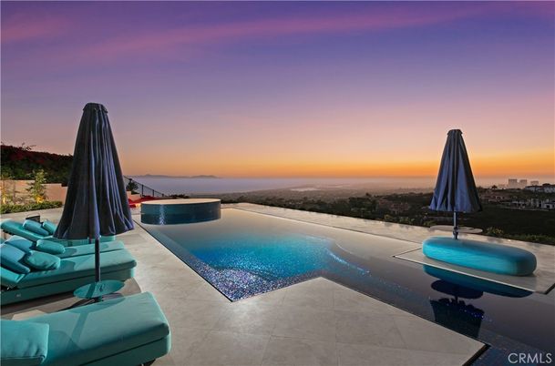 Exterior, Pool, Water