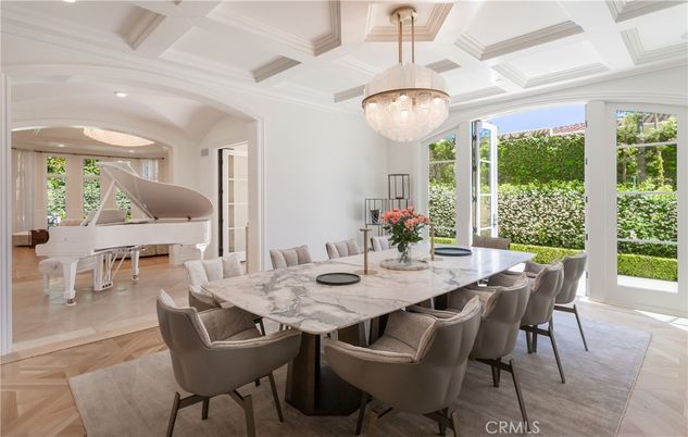 Chandelier, Dining room, Interior, Piano, Recessed Lighting, Wood Texture Flooring