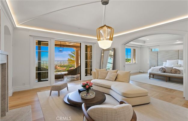 Bedroom, Interior, Living room, Pendant Lights, Recessed Lighting, Wood Texture Flooring