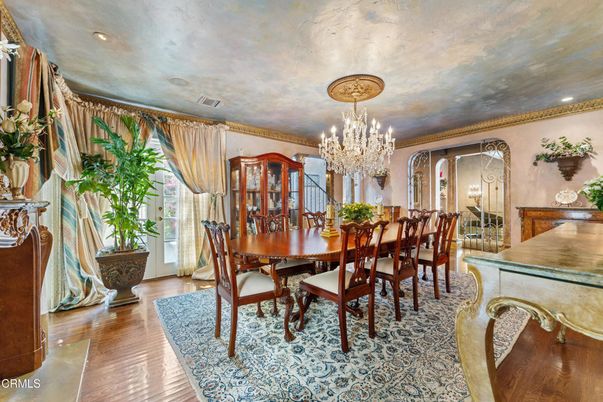 Chandelier, Dining room, Interior, Recessed Lighting, Wood Texture Flooring