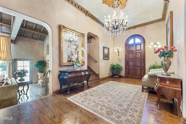 Chandelier, Interior, Piano, Recessed Lighting, Wood Texture Flooring