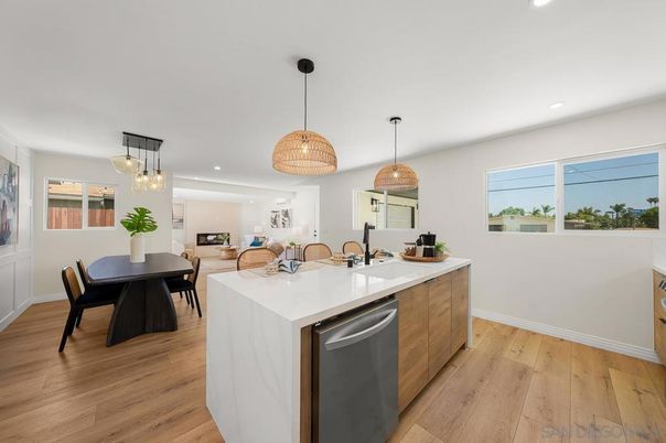 Dining room, Interior, Kitchen, Pendant Lights, Recessed Lighting, Wood Texture Flooring