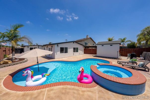 Exterior, Pool