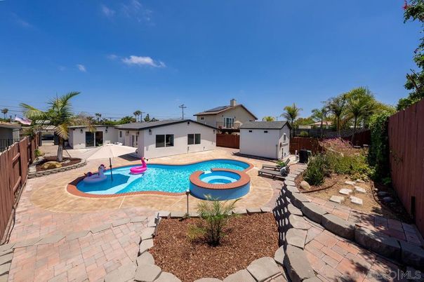 Exterior, Pool