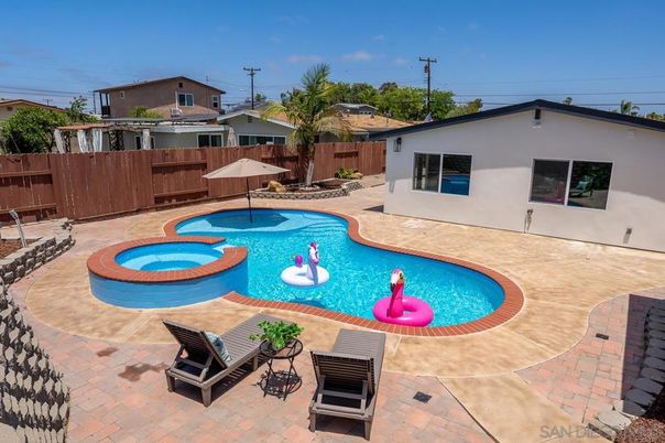 Exterior, Pool