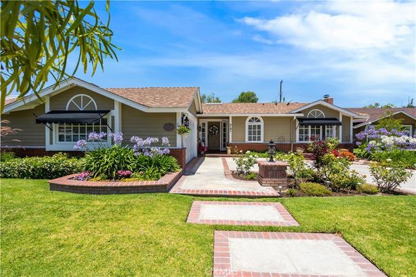 Backyard, Exterior, Facade, Ranch