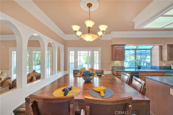 Chandelier, Dining room, Interior