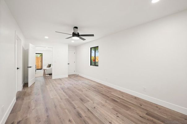 Empty room, Interior, Recessed Lighting, Wood Texture Flooring