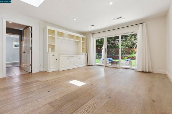 Empty room, Interior, Recessed Lighting, Wood Texture Flooring