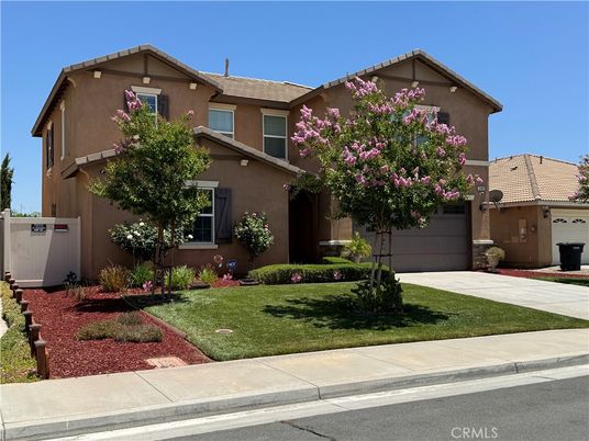 Attached, Exterior, Facade, Mediterranean