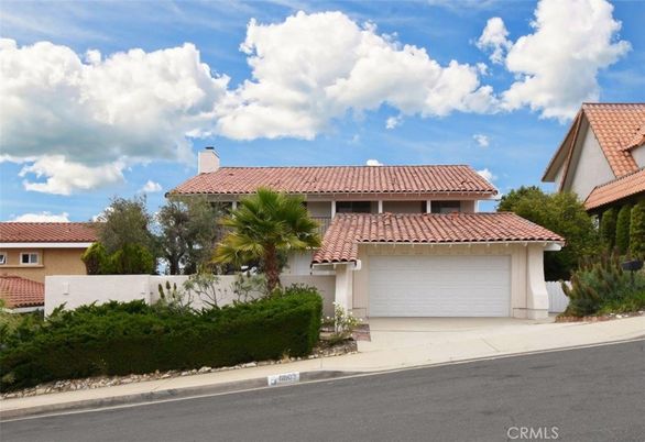 Attached, Exterior, Facade, Mediterranean