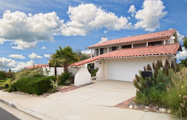 Attached, Exterior, Facade, Mediterranean