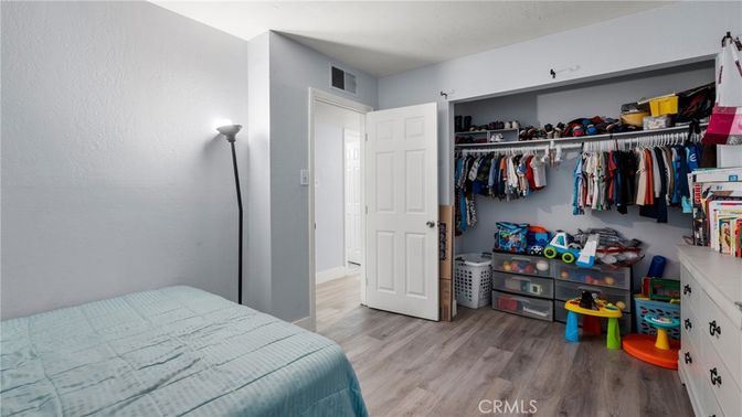 Interior, Walk-in Closets, Wood Texture Flooring