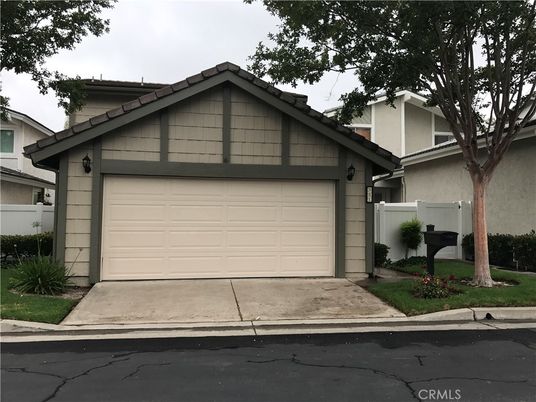 Attached, Exterior, Facade, American Craftsman
