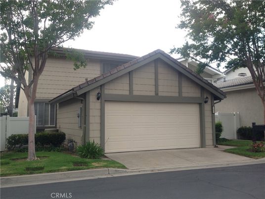 Attached, Exterior, Facade, American Craftsman