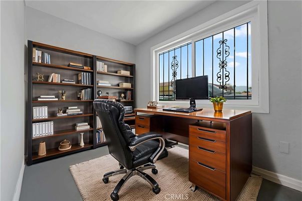 Home Office, Interior