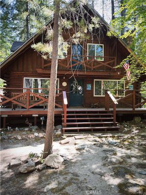Exterior, Facade, Log Home