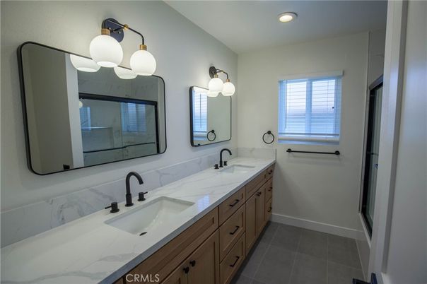 Bathroom, Dual Sink Vanities, Interior, Recessed Lighting