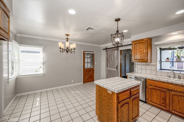 Chandelier, Interior, Kitchen, Pendant Lights, Recessed Lighting, Tile Countertops