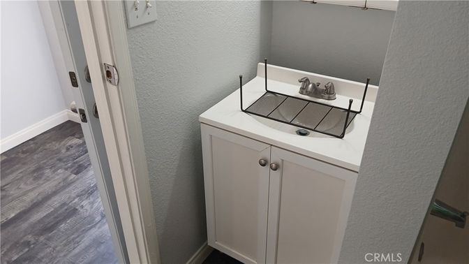 Interior, Washer, Wood Texture Flooring