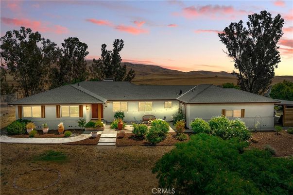 Backyard, Exterior, Facade, Ranch