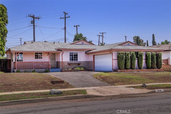 Attached, Exterior, Facade, Ranch