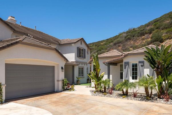 Attached, Exterior, Facade, Mediterranean
