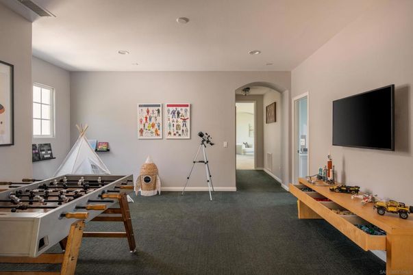 Game Room, Interior, Recessed Lighting