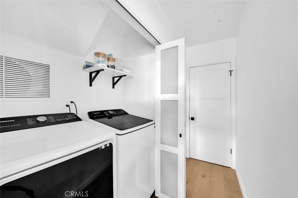 Interior, Washer, Wood Texture Flooring