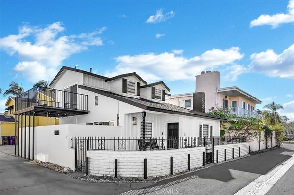 Exterior, Facade, Farmhouse
