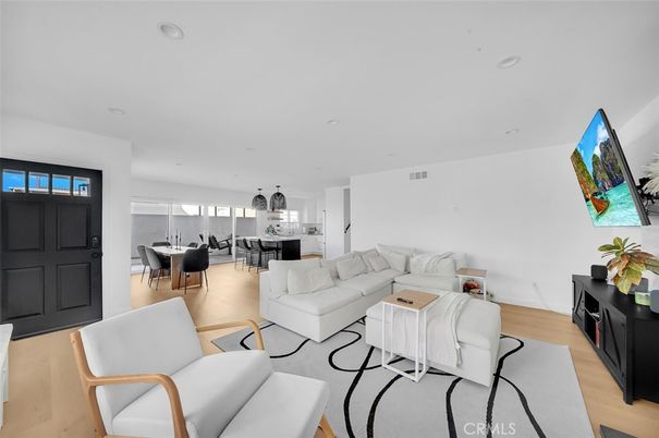 Dining room, Interior, Kitchen, Living room, Pendant Lights, Recessed Lighting, Wood Texture Flooring