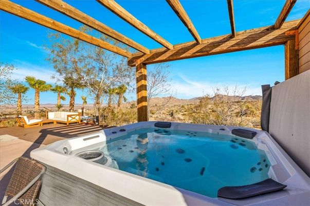 Exterior, Hot Tub