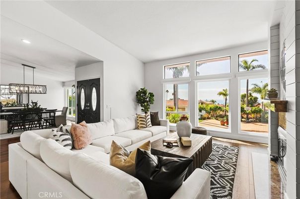 Dining room, Interior, Living room, Pendant Lights, Recessed Lighting, Wood Texture Flooring